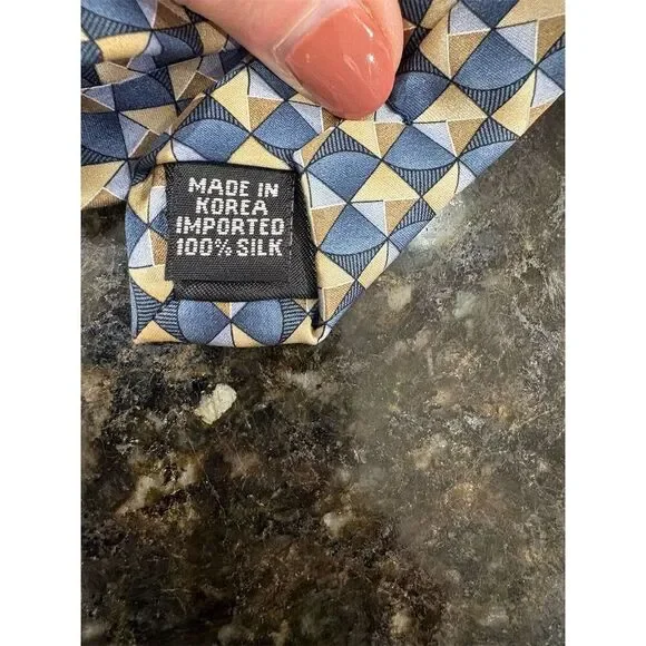 *3/$15 Van Heusen Men's Silk Tie Blue Tan Geometric Stain-Resistant - Picture 6 of 6